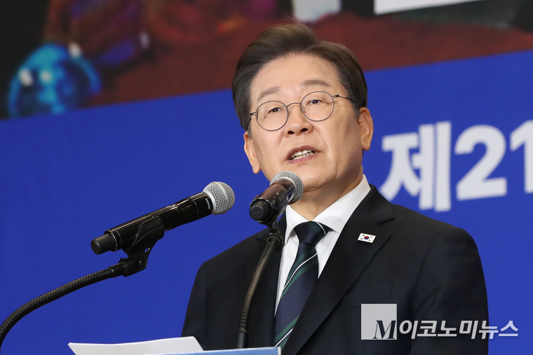 이재명 더불어민주당 대선후보가 지난 30일 국회 의원회관에서 열린 더불어민주당 제21대 대통령선거 ‘진짜 대한민국’ 중앙선거대책위원회 출범식에서 연설하고 있다. 사진=최동환 기자