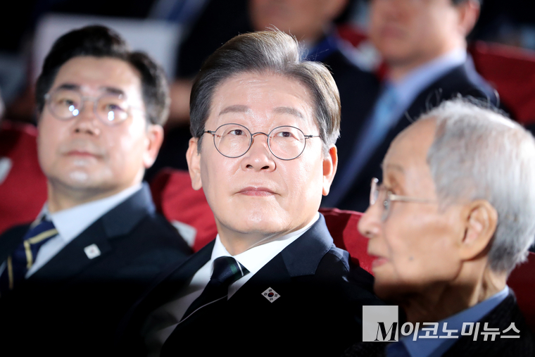 이재명 더불어민주당 대선후보가 지난 30일 국회 의원회관에서 열린 더불어민주당 제21대 대통령선거 ‘진짜 대한민국’ 중앙선거대책위원회 출범식에서 참석해 있다. 사진=최동환 기자