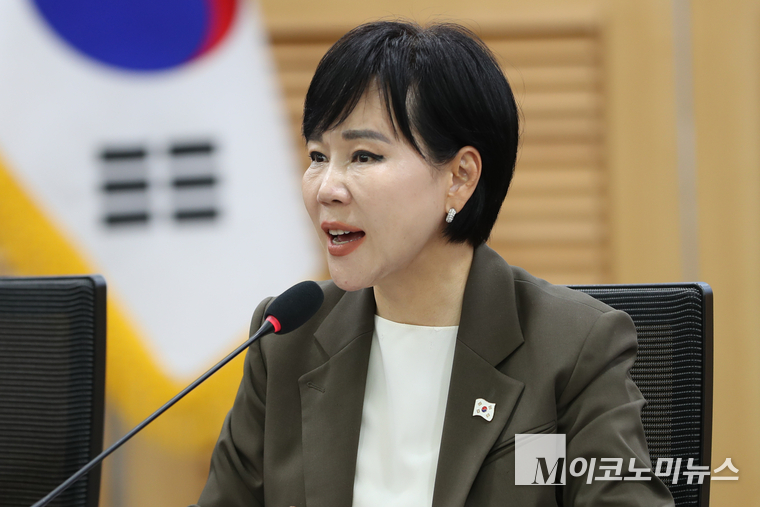 전현희 더불어민주당 의원이 7일 국회의원회관에서 열린 국가반부패청렴기구 개혁방안 토론회에서 개회사하고 있다. 사진=최동환 기자