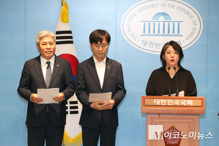 왼쪽부터 서왕진 조국혁신당 원내대표, 한창민 사회민주당 대표, 용혜인 기본소득당 대표. 사진=최동환 기자
