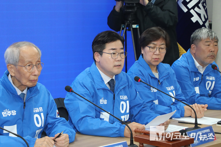 박찬대 더불어민주당 중앙선거대책위원회 총괄상임선대위원장이 9일 서울 여의도 당사에서 열린 중앙선대위 회의에서 발언하고 있다. 사진=최동환 기자
