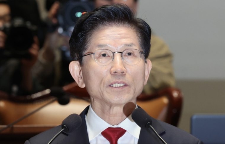 국민의힘 김문수 대선 후보가 9일 서울 여의도 국회에서 열린 의원총회에서 후보 단일화 문제와 관련해 발언하고 있다. 사진=연합뉴스