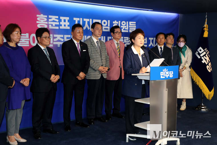 이언주 더불어민주당 공동선대위원장이 13일 홍준표 전 대구시장의 지지자들 모임인 ‘홍사모’ 등의 단체의 이재명 민주당 대선 후보 지지 선언 기자회견에서 발언하고 있다. 사진=최동환 기자