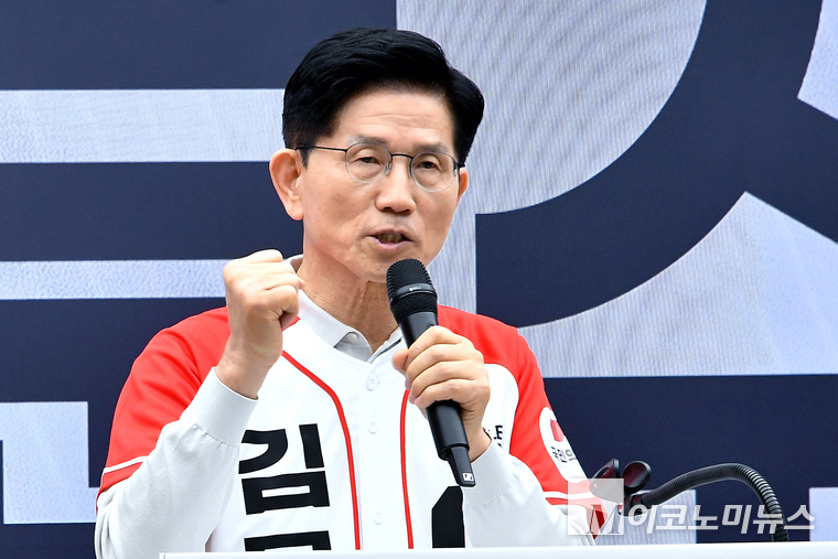 김문수 국민의힘 대선 후보가 지난 12일 여의도 중앙당사에서 열린 중앙선거대책위원회 회의 및 임명장 수여식에서 발언하고 있다. 사진=최동환 기자