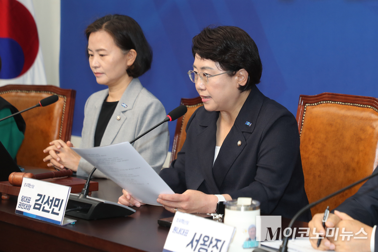 김선민 조국혁신당 당대표 권한대행이 15일 국회 본청에서 열린 최고위원회에서 발언하고 있다. 사진=최동환 기자
