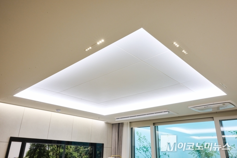GS건설이 개발한 ‘에너지 절약형 조명’과 ‘Hidden Lighting System’이 적용된 아파트 내부 사진=GS건설