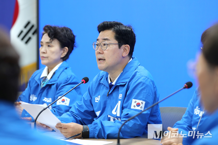 박찬대 더불어민주당 상임총괄선대위원장이 16일 여의도 중앙당사에서 열린 중앙선대위 회의에서 발언하고 있다. 사진=최동환 기자