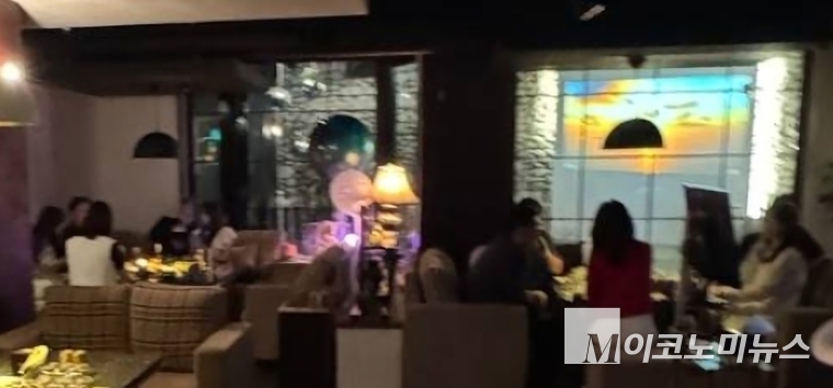 민주당 측에서 공개한 룸살롱 현장 추가 사진. 사진=더불어민주당