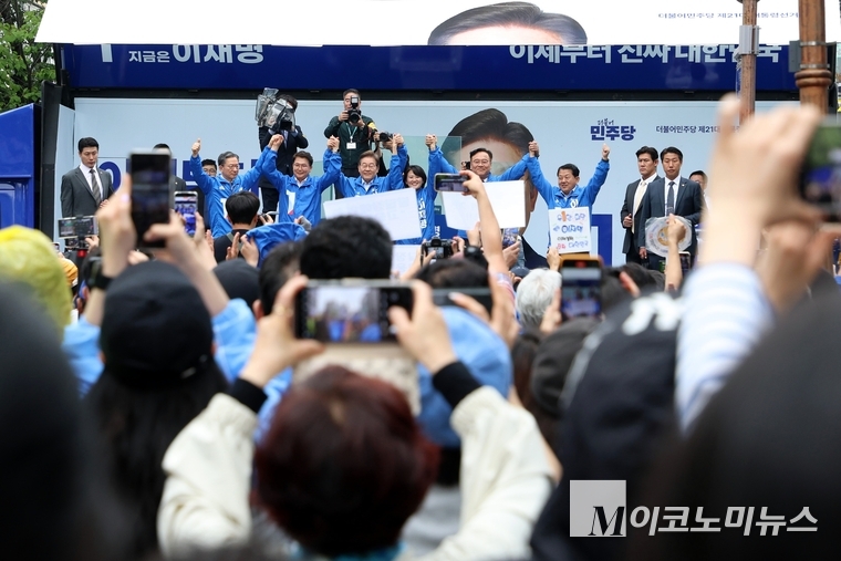 이재명 더불어민주당 대통령 선거 후보가 20일 경기 의정부시에서 선거 유세에 나섰다. 민주당 측 추산 약 4000명의 지지자들이 모였다. 사진=최동환 기자