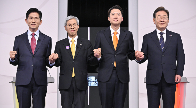 <strong>이재명·김문수·이준석·권영국, 첫 대선후보 TV 토론</strong>