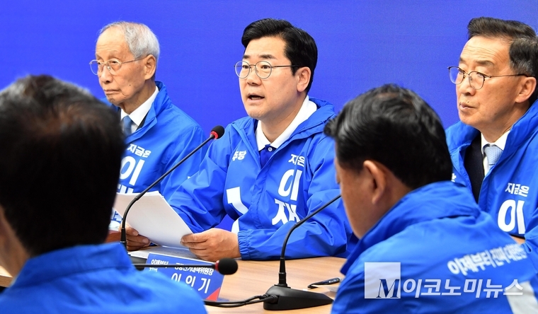 박찬대 더불어민주당 상임 총괄선대위원장은 21일 여의도 중앙당사에서 열린 선대위 회의에서 발언하고 있다. 사진=최동환 기자