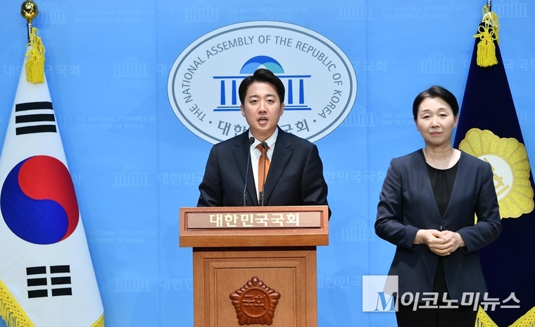 이준석 개혁신당 대선후보가 22일 국회 소통관에서 기자회견하고 있다. 사진=최동환 기자