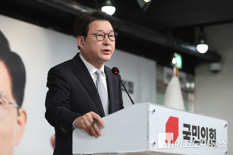 신동욱 국민의힘 선거대책본부 대변인단 단장이 23일 여의도 중앙당사에서 열린 선거대책위원회 백브리핑에서 발언하고 있다. 사진=최동환 기자