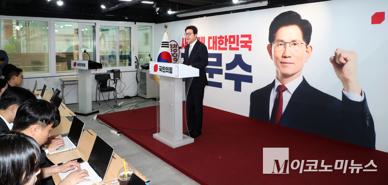 신동욱 국민의힘 선거대책본부 대변인단 단장이 23일 여의도 중앙당사에서 열린 선거대책위원회 백브리핑에서 발언하고 있다. 사진=최동환 기자