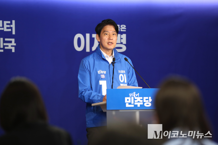 한민수 더불어민주당 중앙선거대책위원회 대변인이 23일 오전 서울 여의도 민주당 중앙당사에서 열린 모닝 브리핑에서 발언하고 있다. 사진=최동환 기자