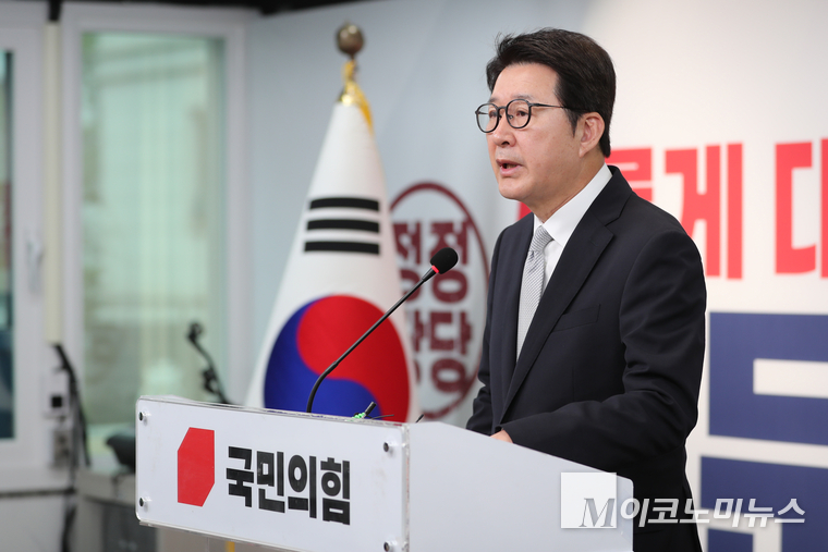 신동욱 국민의힘 선거대책본부 대변인단 단장이 23일 여의도 중앙당사에서 열린 선거대책위원회 백브리핑에서 발언하고 있다. 사진=최동환 기자