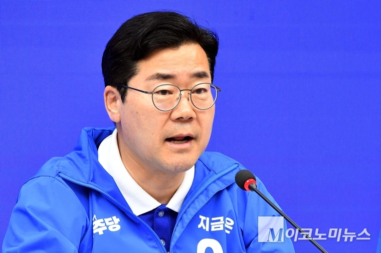 박찬대 더불어민주당 상임총괄선대위원장이 지난 21일 여의도 중앙당사에서 열린 선대위 회의에서 발언하고 있다. 사진=최동환 기자