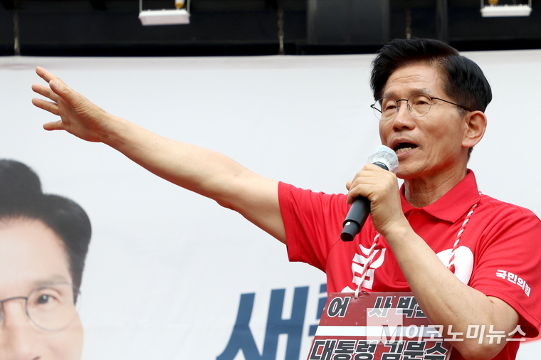 김문수 국민의힘 대통령 선거 후보가 지난 22일 광명 유세에서 발언하고 있다. 사진=최동환 기자