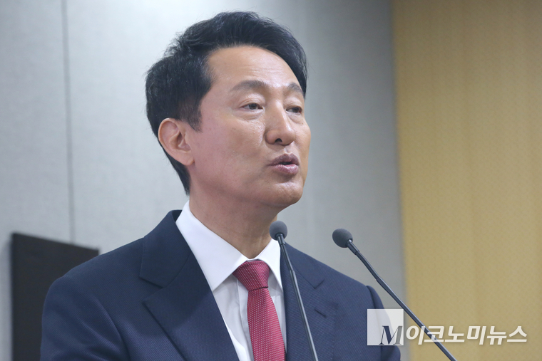 오세훈 서울시장이 26일 서울시청에서 초고령사회 대응 종합계획 ‘9988 서울 프로젝트’를 발표하고 있다. 사진=최동환 기자