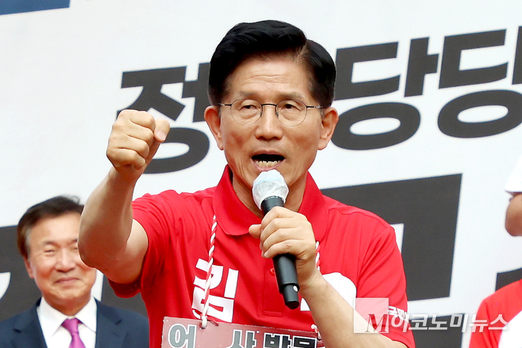 김문수 국민의힘 대통령 선거 후보가 지난 22일 광명 유세에서 발언하고 있다. 사진=최동환 기자