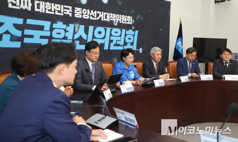 김선민 조국혁신당 당 대표 권한 대행이 27일 국회 본청에서 열린 진짜 대한민국 중앙선거대책위원회 ‘조국혁신위원회’ 회의에서 발언하고 있다. 사진=최동환 기자