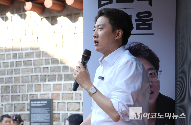 이준석 개혁신당 대통령 후보가 지난 25일 종묘 서쪽 서순라길 유세에서 발언하고 있다. 사진=개혁신당
