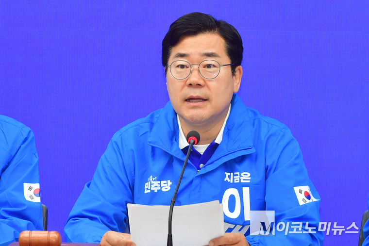 박찬대 더불어민주당 상임총괄선대위원장이 28일 여의도 중앙당사에서 열린 중앙선대위 회의에서 발언하고 있다. 사진=최동환 기자