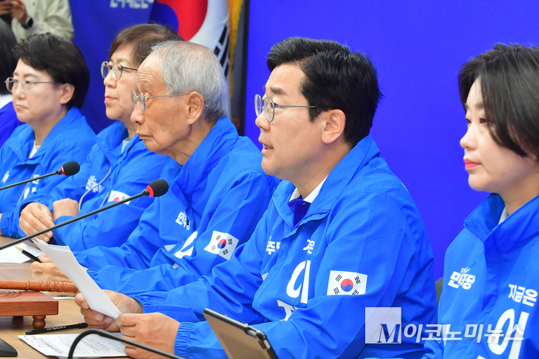 박찬대 더불어민주당 상임총괄선대위원장이 28일 여의도 중앙당사에서 열린 중앙선대위 회의에서 발언하고 있다. 사진=최동환 기자