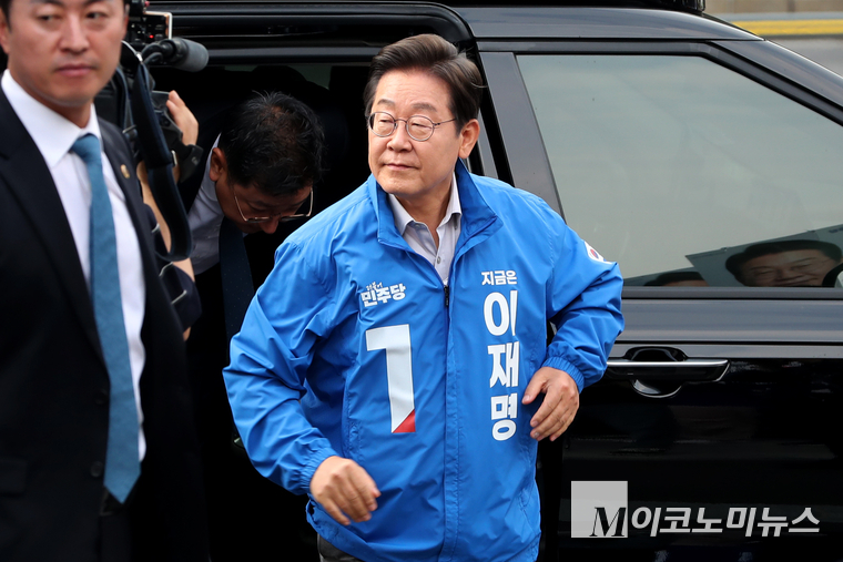 이재명 더불어민주당 대통령 선거 후보가 28일 서울 어린이대공원 정문 앞에서 열린 유세에서 참석하고 있다. 사진=최동환 기자