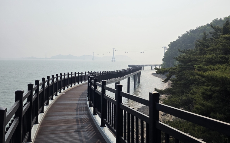 전곡항 층상응회암 해상관찰로 모습 <화성특례시 제공>