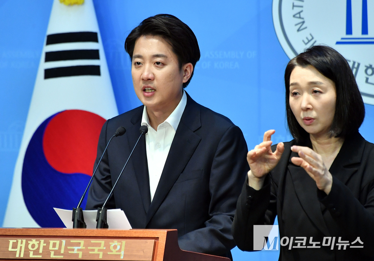 이준석 개혁신당 대선 후보가 30일 국회 소통관에서 기자회견하고 있다. 사진=최동환 기자