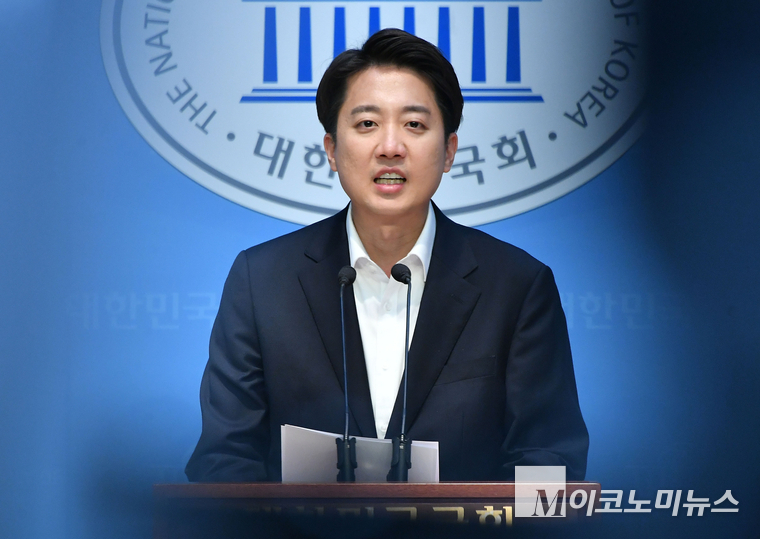 이준석 개혁신당 대선 후보가 30일 국회 소통관에서 기자회견하고 있다. 사진=최동환 기자<br>
