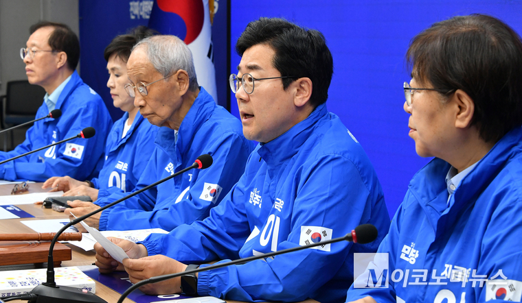 박찬대 더불어민주당 상임총괄선거대책위원장은 2일 민주당 중앙당사에서 열린 중앙선거대책위원회의에서 발언하고 있다. 사진=최동환 기자