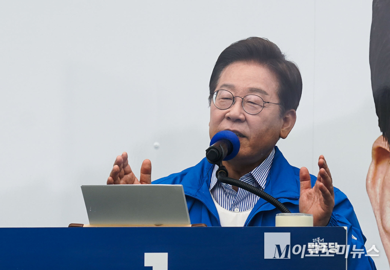 이재명 더불어민주당 대통령 선거 후보가 2일 서울 강북구 북서울꿈의숲 서문광장에서 열린 유세에서 유권자들에게 지지를 호소하고 있다. 사진=최동환 기자