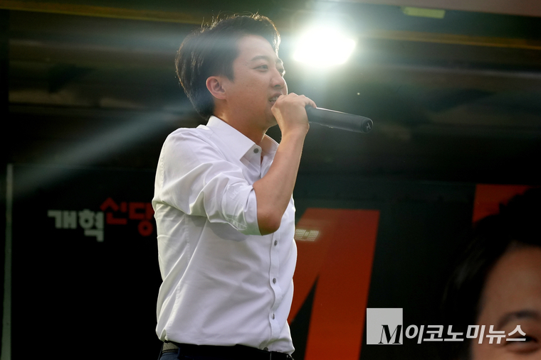 이준석 개혁신당 대선 후보는 2일 대구 수성못 상화동산에서 열린 피날레 유세에서 지지를 호소하고 있다. 사진=개혁신당