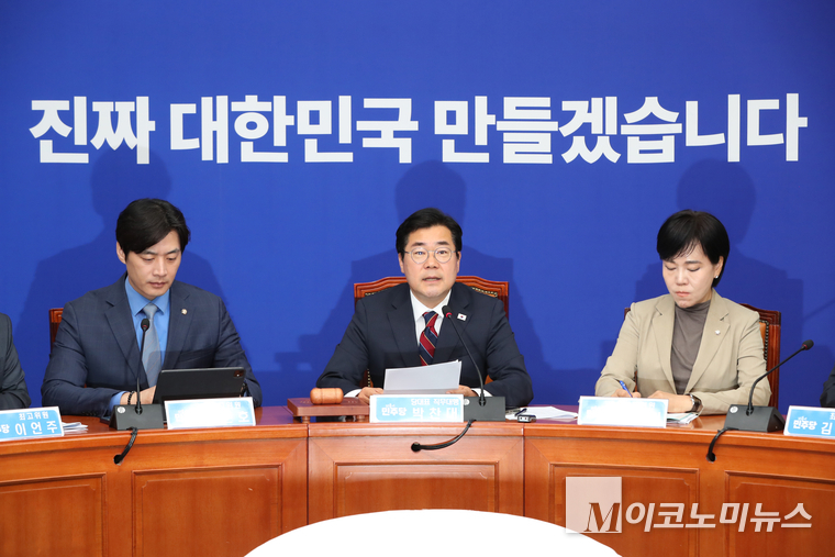 박찬대 더불어민주당 대표 직무대행 겸 원내대표가 5일 국회 본청에서 열린 최고위원회의에서 발언하고 있다. 사진=최동환 기자