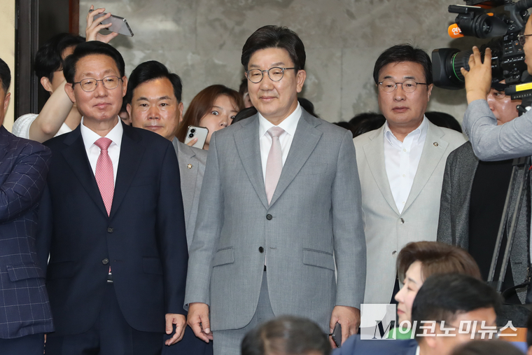 권성동 국민의힘 원내대표가 5일 국회 본청에서 열린 의원총회에서 대선 패배의 책임을 지고 자진 사퇴한다고 밝혔다. 사진=최동환 기자