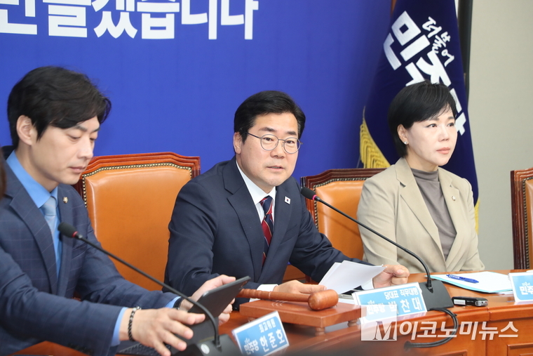 박찬대 더불어민주당 대표 직무대행 겸 원내대표가 5일 국회 본청에서 열린 최고위원회의에서 발언하고 있다. 사진=최동환 기자