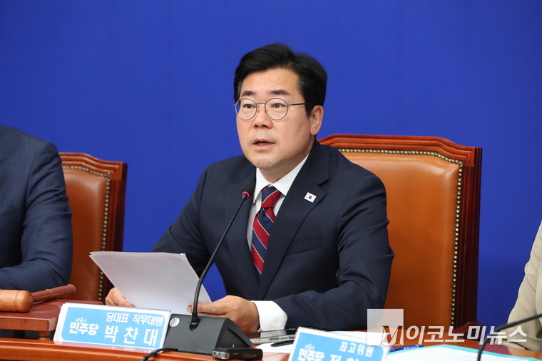 박찬대 더불어민주당 대표 직무대행 겸 원내대표가 5일 국회 본청에서 열린 최고위원회의에서 발언하고 있다. 사진=최동환 기자