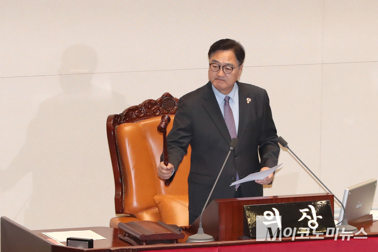 우원식 국회의장이 5일 열린 국회 본회의에서 개회를 선언하고 있다. 사진=최동환 기자