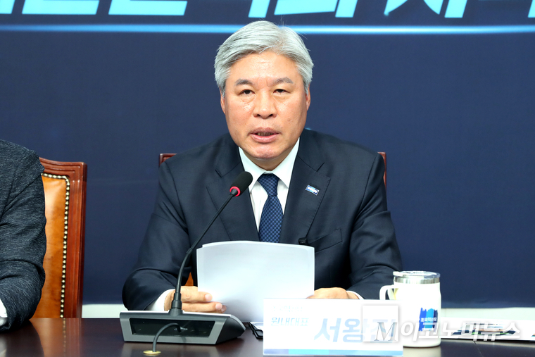 서왕진 조국혁신당 원내대표가 10일 국회 본관 열린 의원총회에서 발언하고 있다. 사진=최동환 기자
