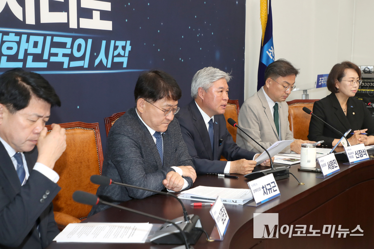 서왕진 조국혁신당 원내대표가 10일 국회 본관 열린 의원총회에서 발언하고 있다. 사진=최동환 기자