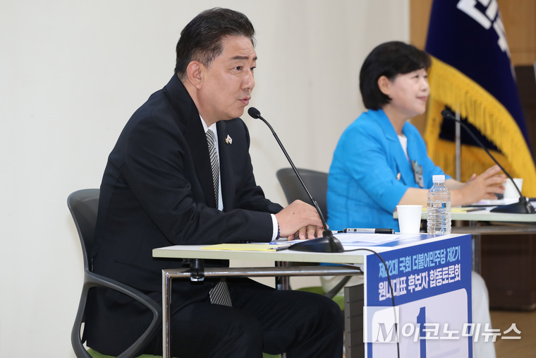 제22대 국회 더불어민주당 제2기 원내대표 출마에 나선 김병기 더불어민주당 의원이 토론회에서 기조 발언하고 있다. 사진=최동환 기자