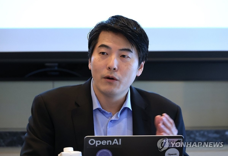 제이슨 권 오픈AI CSO가 지난달 말 국내 언론과 간담회를 진행하고 있다. 사진=연합뉴스 