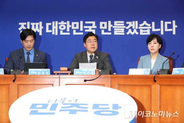 박찬대 더불어민주당 대표 직무대행 겸 원내대표는 11일 국회 본청에서 열린 최고위원회의에서 발언하고 있다. 사진=최동환 기자