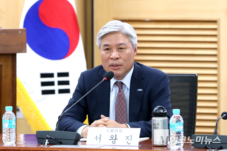 서왕진 조국혁신당 의원은 기후환경단체 플랜 1.5와 함께 11일 국회의원회관 제1세미나실에서 ‘탄소중립기본법 개정과 국가의 감축 책임 강화 토론회’를 개최했다. 사진=최동환 기자
