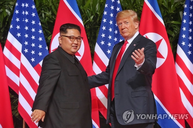 2018년 6월 싱가포르서 만난 트럼프와 김정은. 사진=연합뉴스 