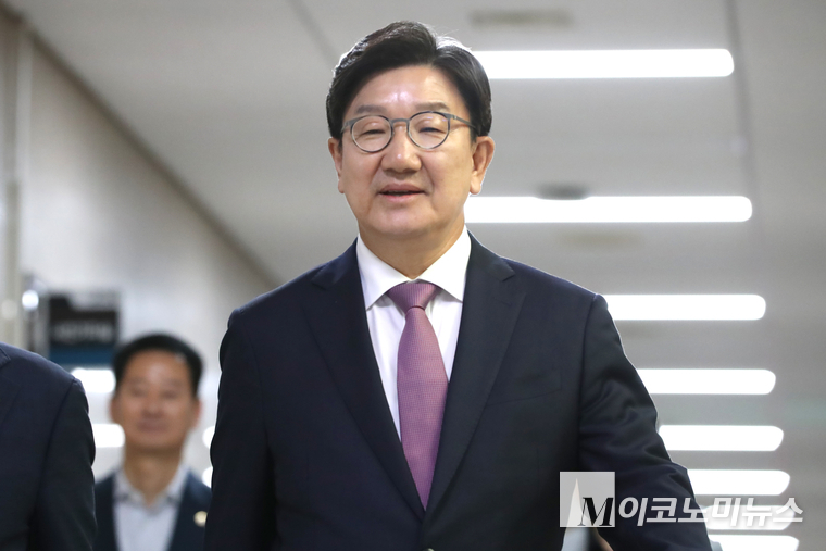 권성동 국민의힘 원내대표가 12일 국회 본청에서 원내대표 퇴임 기자회견에 참석하고 있다. 사진=최동환 기자