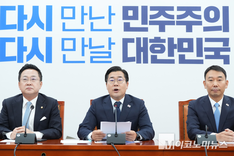 박찬대 더불어민주당 당 대표 직무대행 겸 원내대표는 임기 종료를 하루 앞둔 12일 국회 본청 원내대표 회의실에서 열린 고별 기자회견에서 발언하고 있다. 사진=최동환 기자