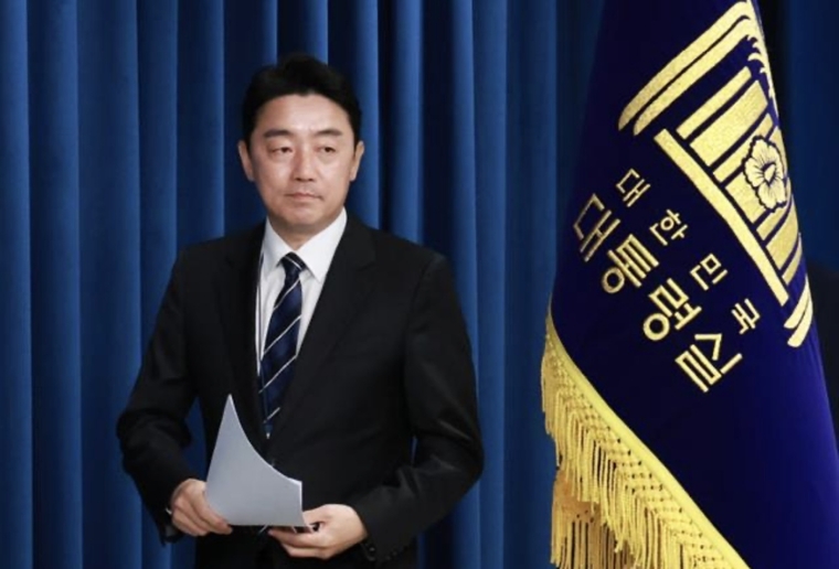 강훈실 비서실장이 국가안보실 차장과 미래기회수석을 발표하고 있다. 사진=연합뉴스
